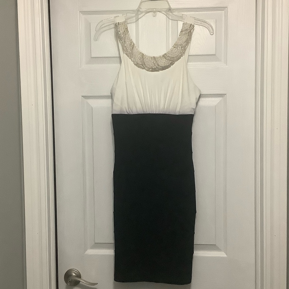 Elegant Black and White Sleeveless Dress